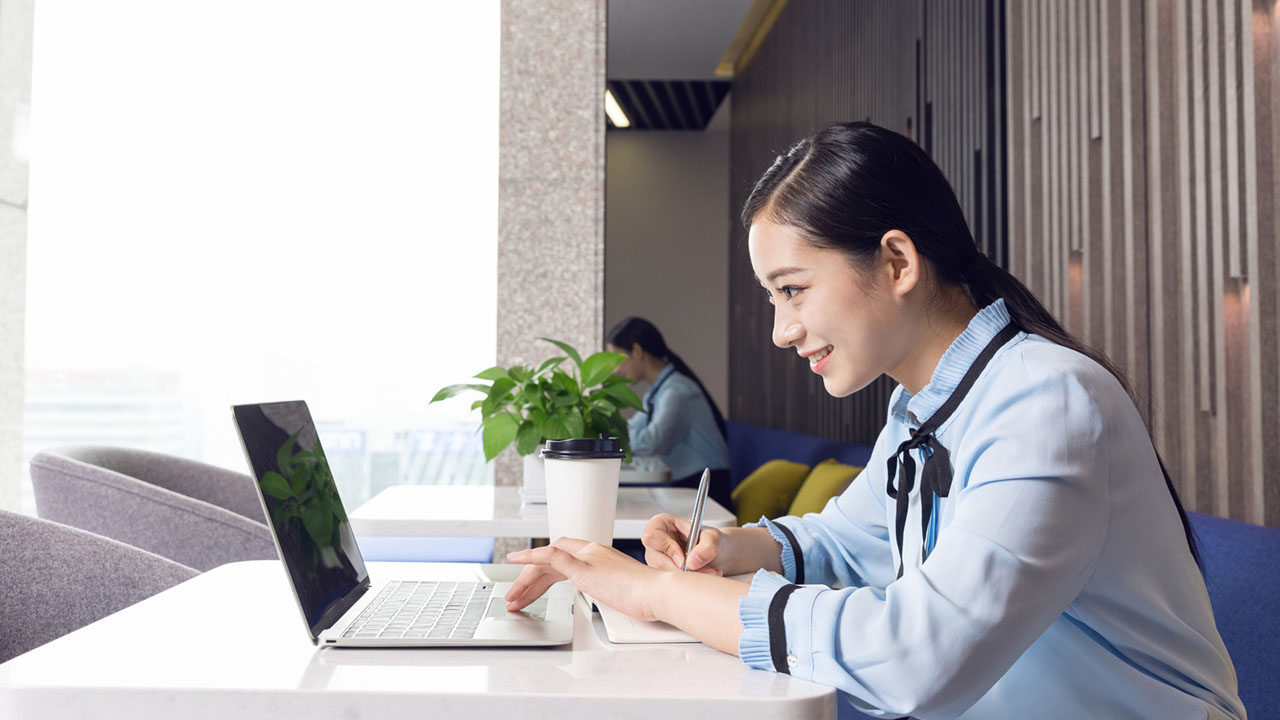 人工服务与智能服务的区别在于：效率、沟通、管理